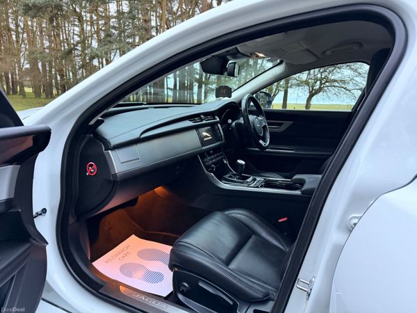 Jaguar XF 2016 Diesel Fuji White Black Wheels 383470070