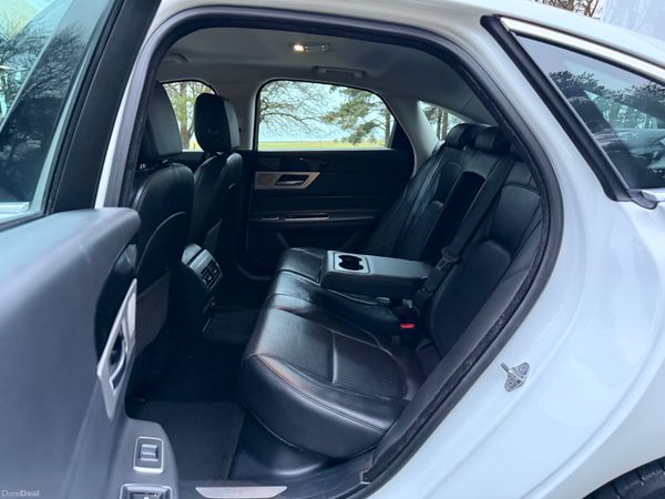 Jaguar XF 2016 Diesel Fuji White Black Wheels 383470092