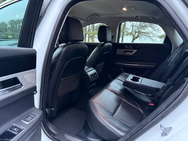 Jaguar XF 2016 Diesel Fuji White Black Wheels 383470096