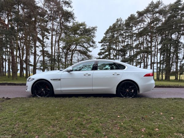 Jaguar XF 2016 Diesel Fuji White Black Wheels 383470010