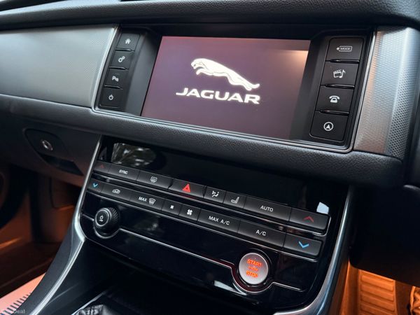 Jaguar XF 2016 Diesel Fuji White Black Wheels 383470038