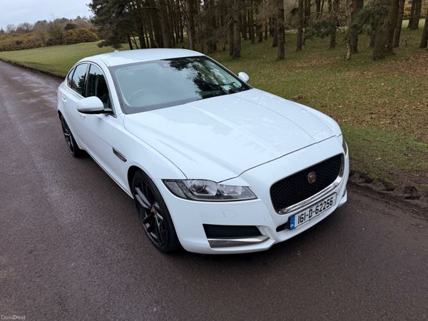 Jaguar XF 2016 Diesel Fuji White Black Wheels 383470140