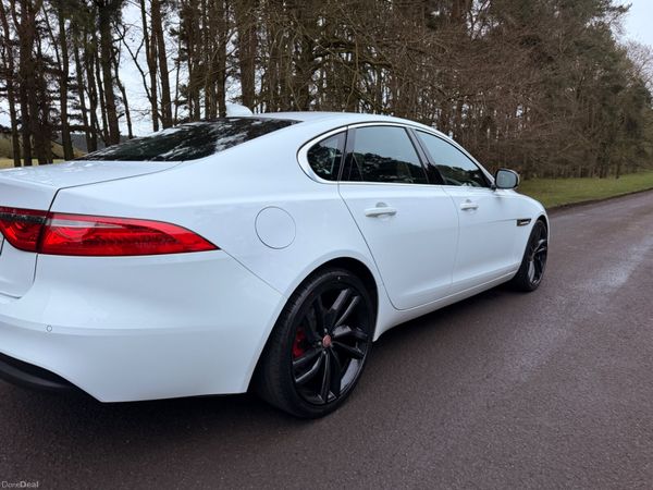 Jaguar XF 2016 Diesel Fuji White Black Wheels 383470156
