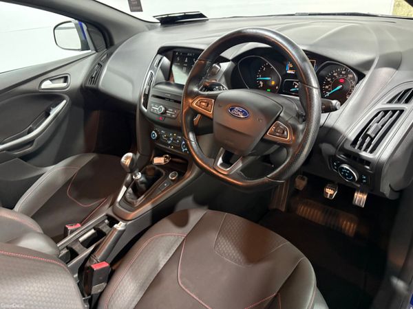 2017 Ford Focus ST Line 1.5 TDCi 120 Bhp 383542454
