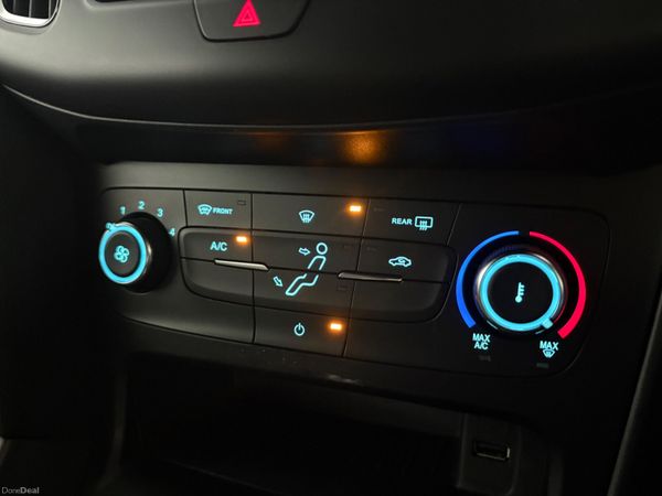 2017 Ford Focus ST Line 1.5 TDCi 120 Bhp 383542458