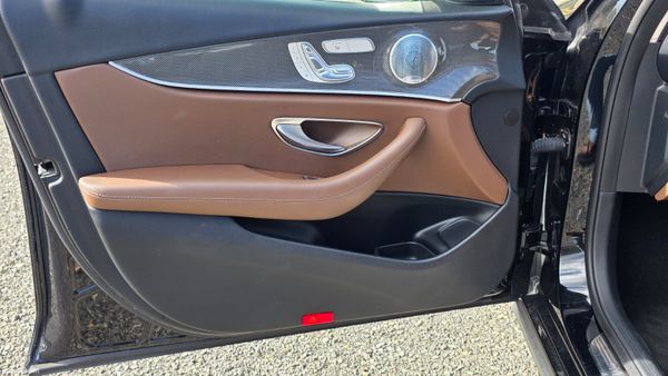 Mercedes E220D AMG Line premium Edition | PANROOF 383585178