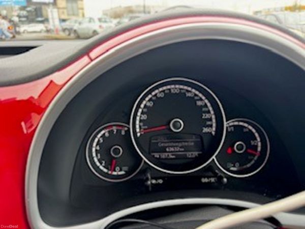 VOLKSWAGEN BEETLE AUTOMATIC C/W  REVERSE CAMERA 383640678