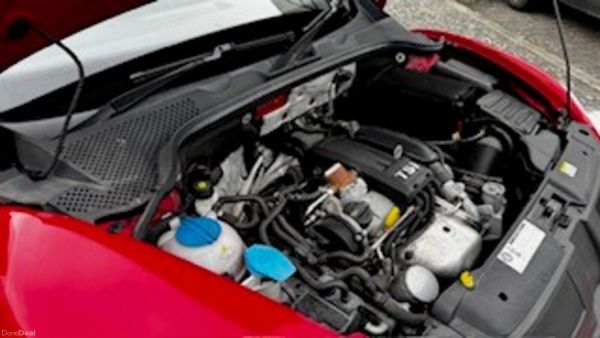 VOLKSWAGEN BEETLE AUTOMATIC C/W  REVERSE CAMERA 383640760