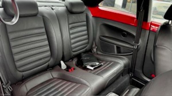 VOLKSWAGEN BEETLE AUTOMATIC C/W  REVERSE CAMERA 383640716