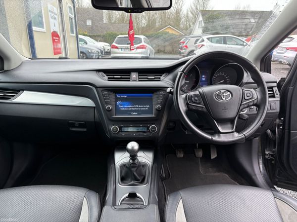 2017 Toyota Avensis 383687884