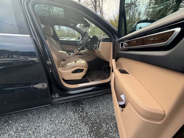 Porsche Cayenne 2022 383610094