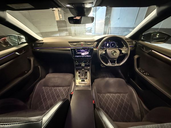 221  Skoda Superb 1.4 TSi-E Sportline + DSG Estate 383610764