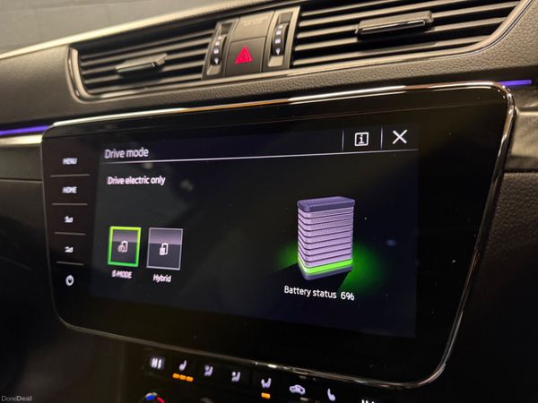 221  Skoda Superb 1.4 TSi-E Sportline + DSG Estate 383610818