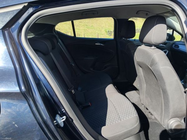 Opel Astra 2019 383618350