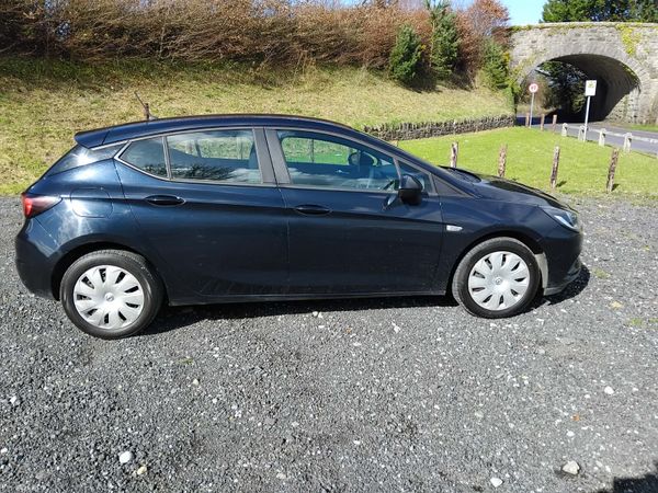 Opel Astra 2019 383618360