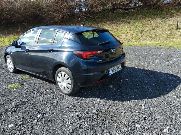 Opel Astra 2019 383618368
