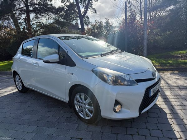 Toyota Yaris Hybrid Automatic 383622986