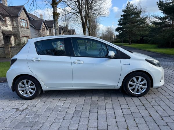 Toyota Yaris Hybrid Automatic 383623184