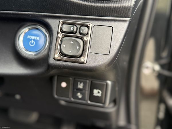 2017 Toyota Aqua Hybrid Automatic/ Modelista Spec 383767238