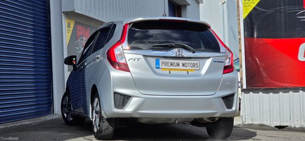 Honda fit Hybrid 383775256