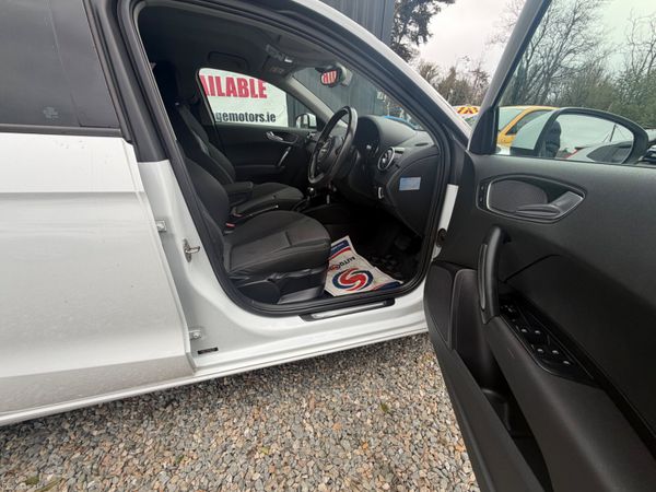 Audi A1 2012 383775648