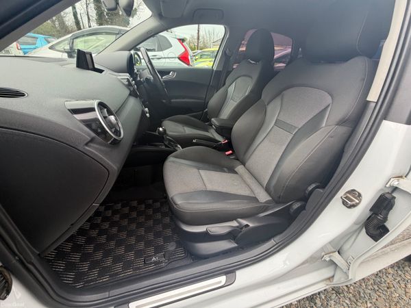 Audi A1 2012 383775654
