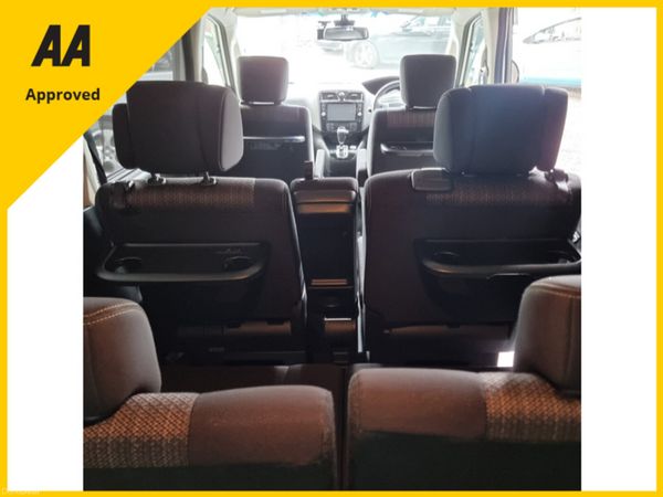 2014 Nissan Serena Full option Automatic 383780100