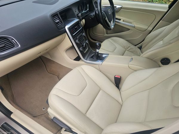 Volvo V60 2014 1.6 Diesel 383795832