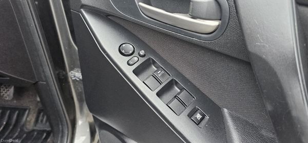 2011 Mazda 3 (Low milage) 383798952