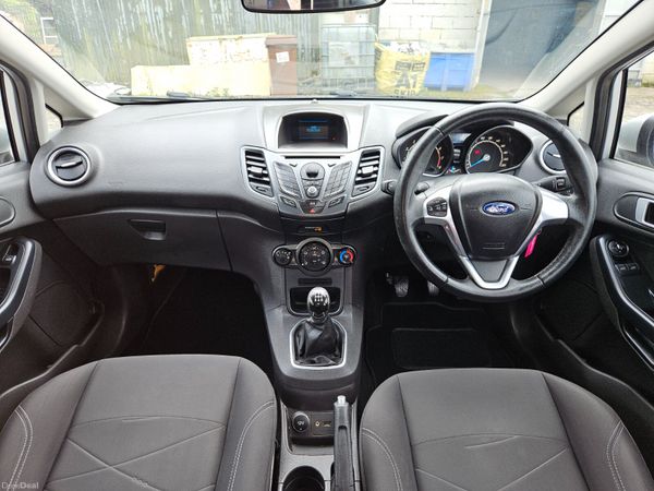 Ford Fiesta 2014 1.2 zetec low mileage 383724924