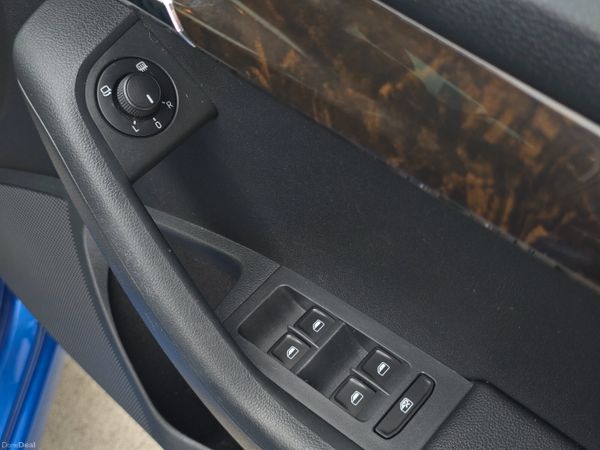 2015 SKODA OCTAVIA ELEGANCE MODEL RACE BLUE 383867240