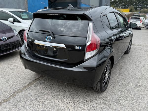 2015 Toyota Aqua hybrid Automatic 383883942