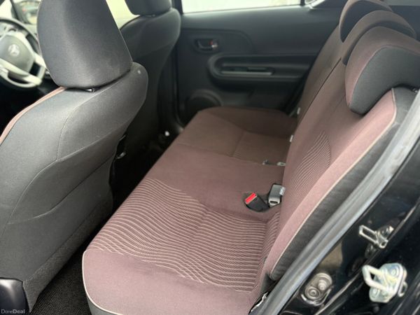 2015 Toyota Aqua hybrid Automatic 383883952