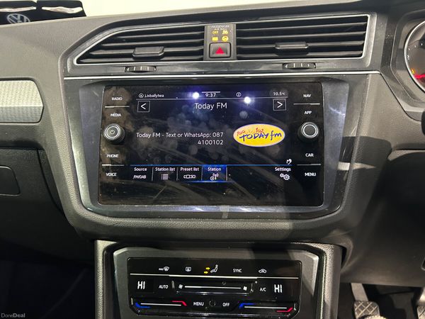 Volkswagen Tiguan 2021 383834476