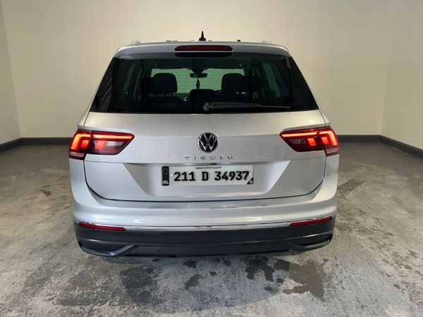 Volkswagen Tiguan 2021 383835054