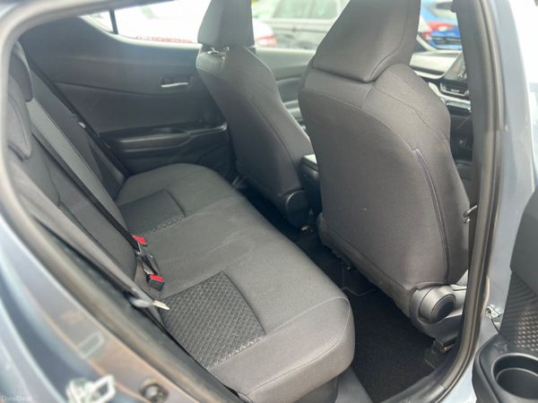 Toyota C-HR icon 383996484