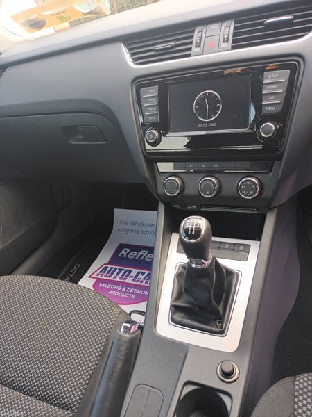 Skoda Octavia 2016 383924704