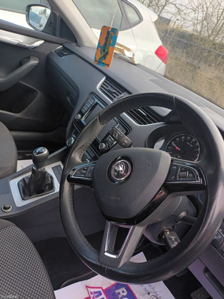 Skoda Octavia 2016 383924706