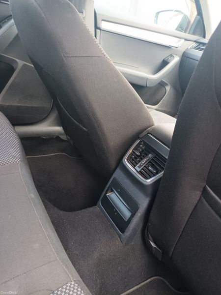 Skoda Octavia 2016 383924708