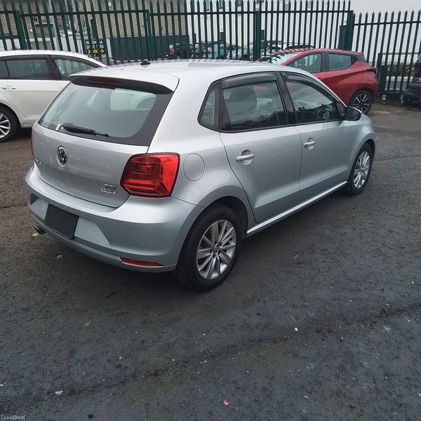 Volkswagen Polo 2015 automatic 384080694