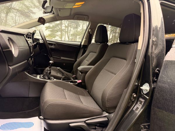 Toyota Auris 2015 1.4 Diesel 384095740