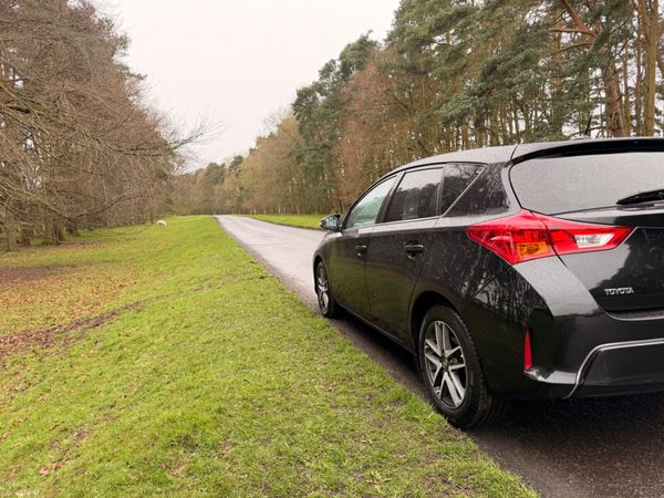 Toyota Auris 2015 1.4 Diesel 384095754
