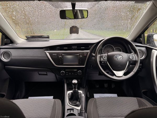 Toyota Auris 2015 1.4 Diesel 384095714