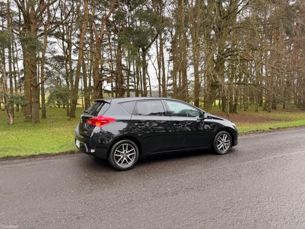 Toyota Auris 2015 1.4 Diesel 384095716