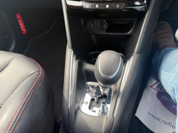 2016 Pegeout 208 GT Line Automatic 1.2 384181946