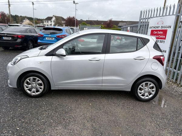 2019 Hyundai i10 Deluxe 384193674