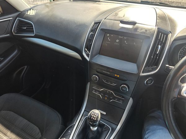 Ford Galaxy 2018 384107750