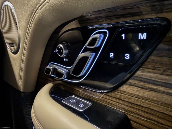 181 Land Rover Range Rover Vogue HSE 3Ltr D 384130246