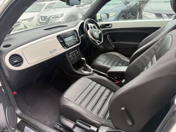 2012 Volkswagen Beetle Auto / Leather Spec 384215342