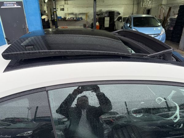 2012 Volkswagen Beetle Auto / Leather Spec 384215330